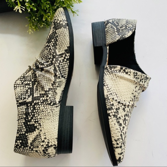 Open shank tuxedo stone snake print ballerina - Picture 7 of 7